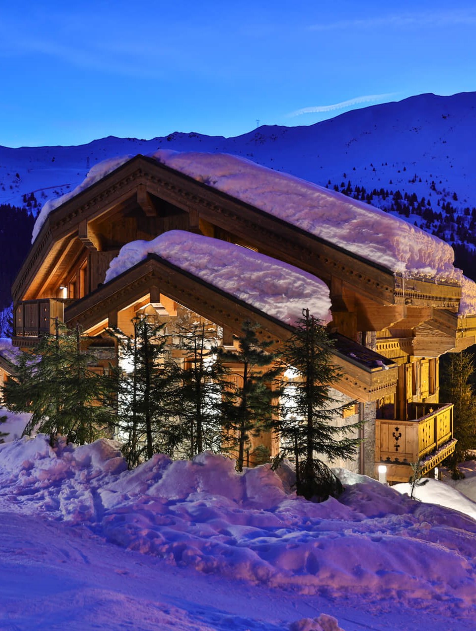 CHALET AT NIGHT